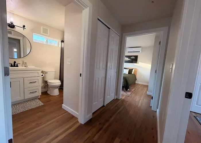 Modern Urban Container Retreat Sleeps 5 Near Uofa, Banner,