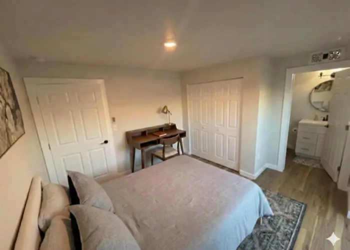 Modern Urban Container Retreat Sleeps 5 Near Uofa, Banner, Tucson