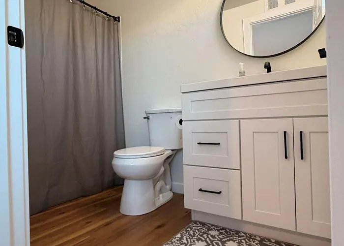 Modern Urban Container Retreat Sleeps 5 Near Uofa, Banner, * Tucson